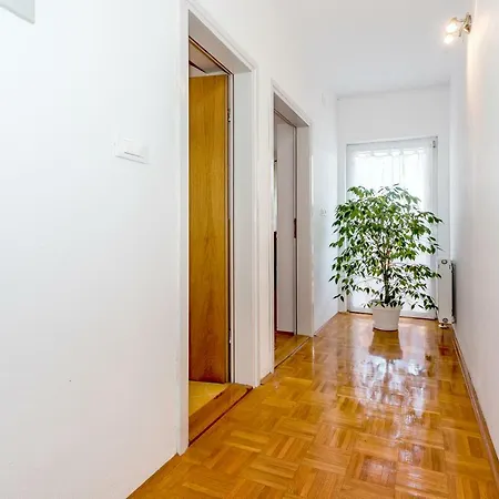 Anamarija With Sea View דירה