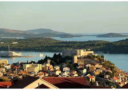 Anamarija With Sea View דירה