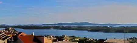 Anamarija With Sea View דירה *