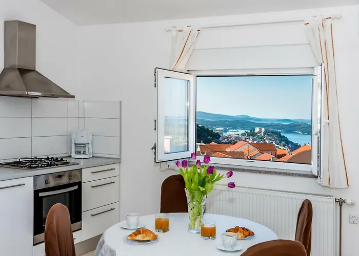 아파트 Anamarija With Sea View 시베니크