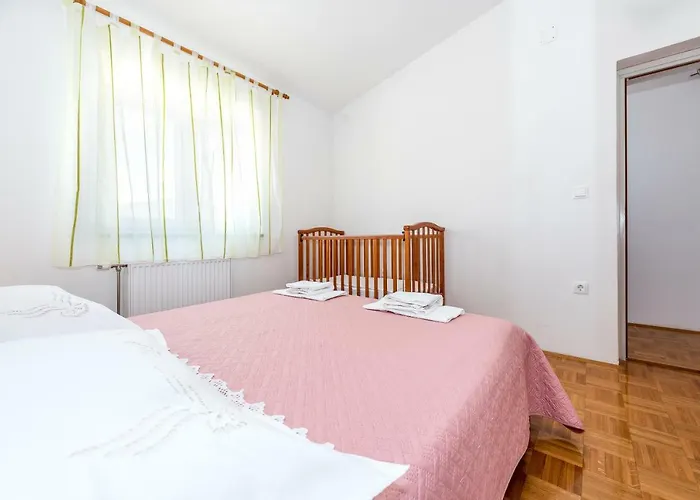 Anamarija With Sea View * 시베니크