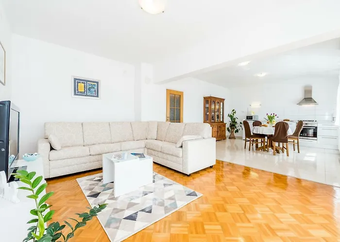 Anamarija With Sea View * 시베니크