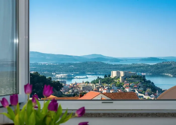 아파트 Anamarija With Sea View 시베니크