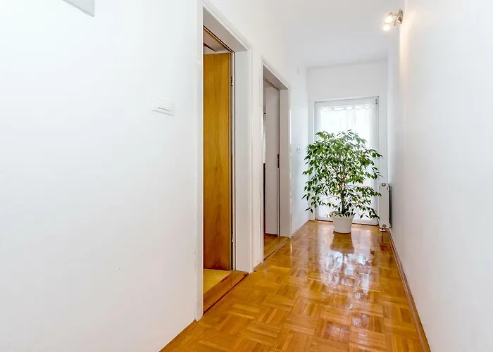 Anamarija With Sea View 아파트